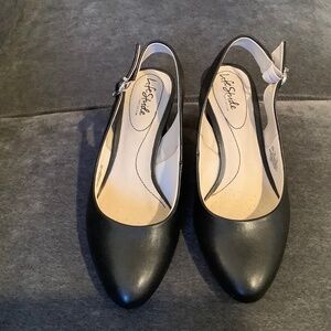 Wide width Black Slingbacks Lifestride Women's Gigi